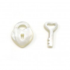 Forma de cadeado branco madrepérola, 15x12mm e chave, 14x7mm lote de 2pcs