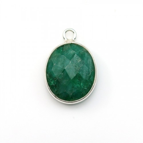Pedra de cor esmeralda tratada, com fisionomia oval em prata 11x13mm x 1pc