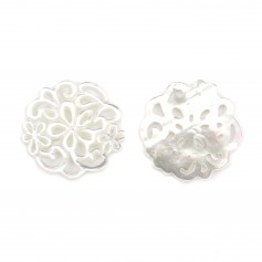 Nacre blanche ajourée motif floral 18mm x 1pc