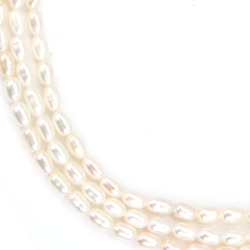 Freshwater cultured pearl, white, olive, 4-4.5mm x 36cm