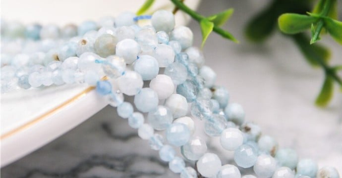 Aquamarine: Origin, History, Composition, Virtues and Purification of the stone